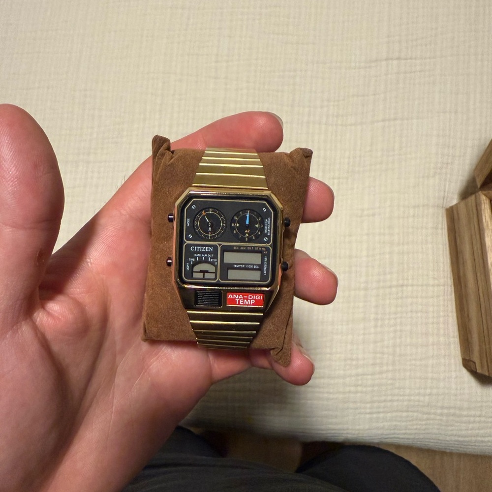 Citizen Gold Portable Audio Device with Retro Design
